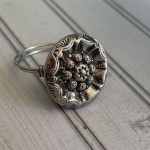 HANDMADE‎ VINTAGE BUTTON RING